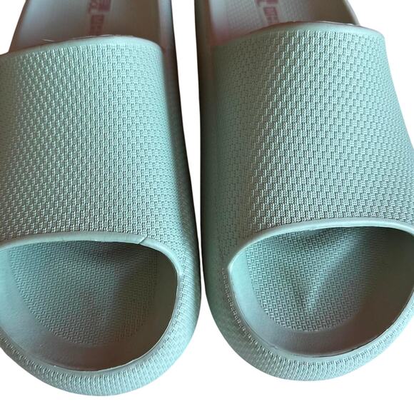 Womens Slides Size Medium Mint Green Sandals House Slippers Classic Mom Shoe - Picture 3 of 7